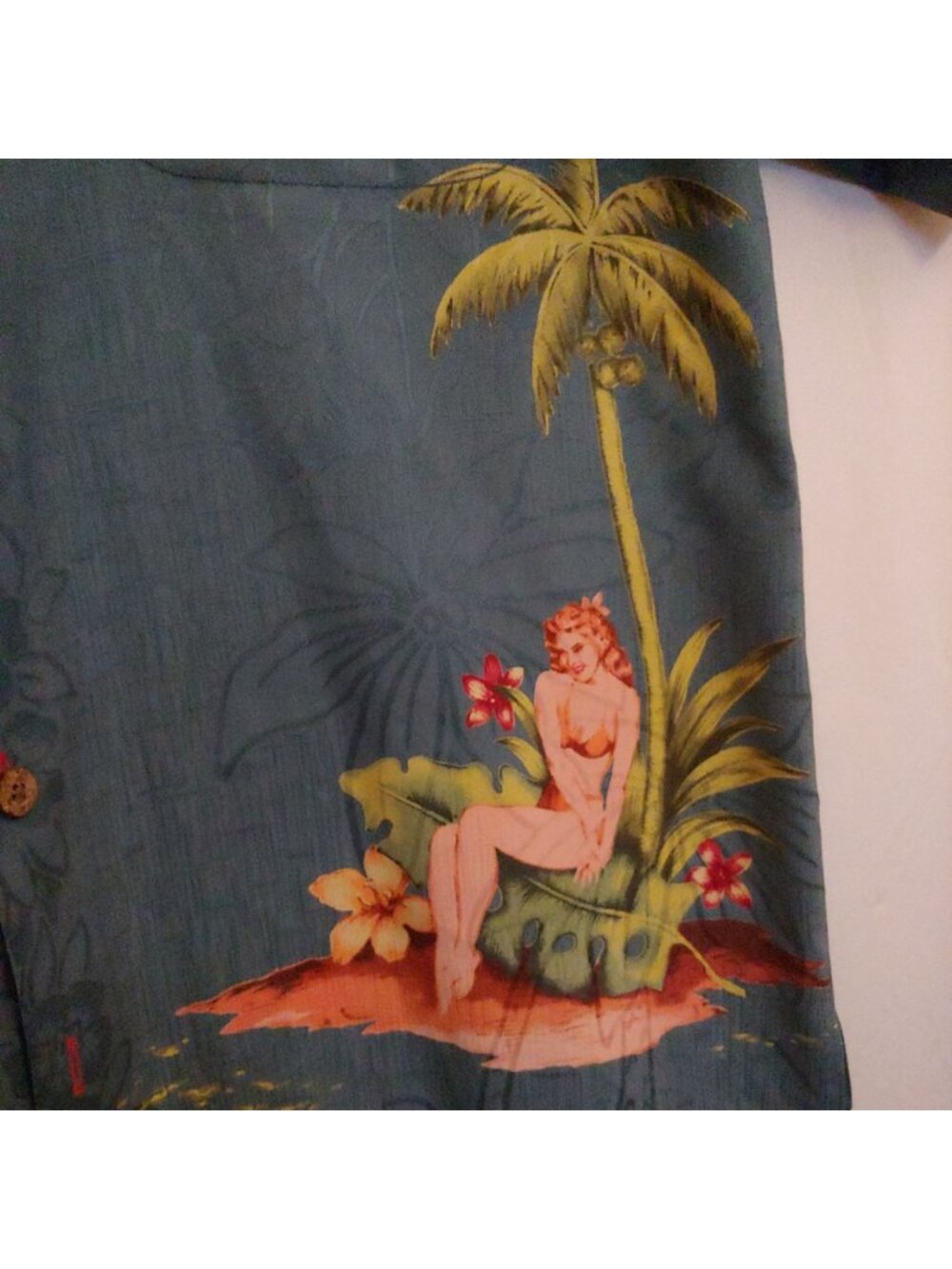 Tommy Bahama 100% Silk Blue Mens Short Sleeve Sexy Woman Button Shirt Small - Picture 6 of 10